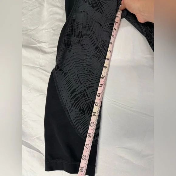 Athleta Palm Saturation Black Grey Capri Leggings Pants Medium - Picture 5 of 6